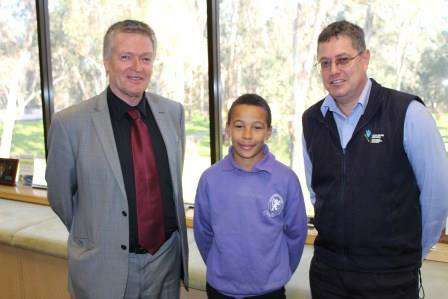 Wilmot Road Primary School&rsquo;s Paul Greenwood and Levi Jaxson with Chris Norman 