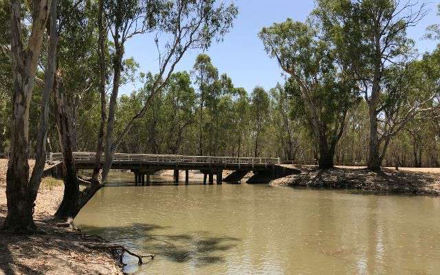 Photograph of bridge across Broken River